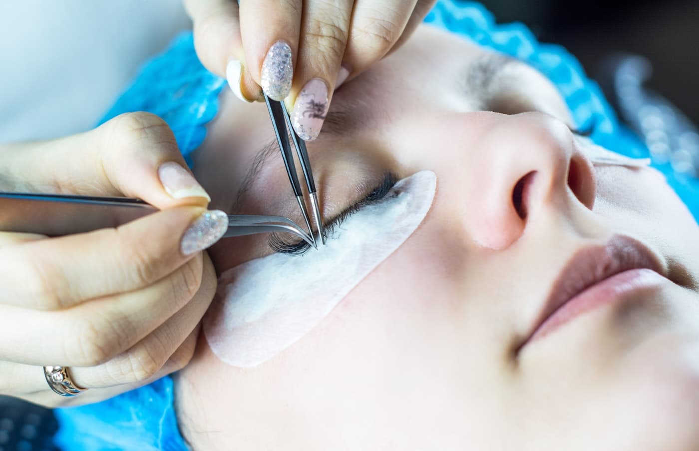 A Harav esthetician at work